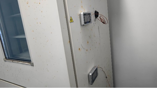 在臨床工作中作為醫院管理者和醫護人員如何及時發現溫度異常等情況呢？25.4.15